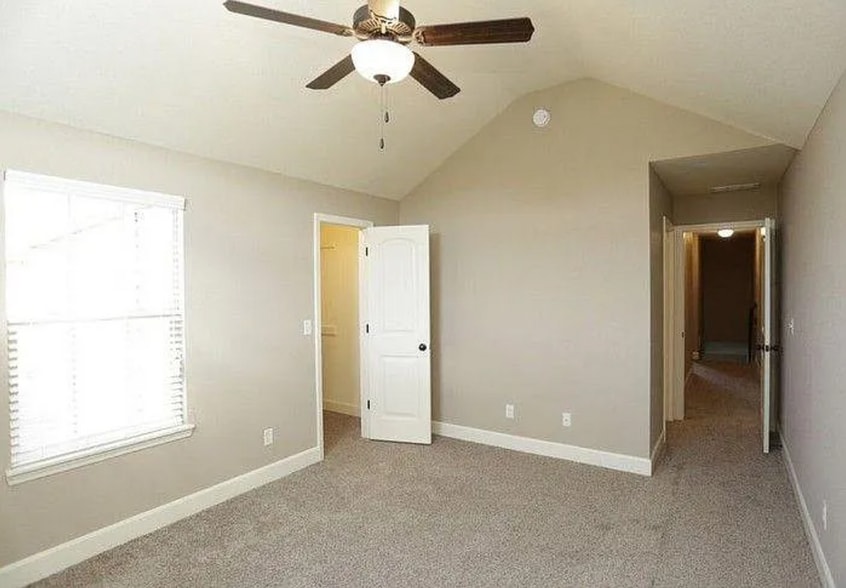 Building Photo - 2176 SW Timbertrace Ln