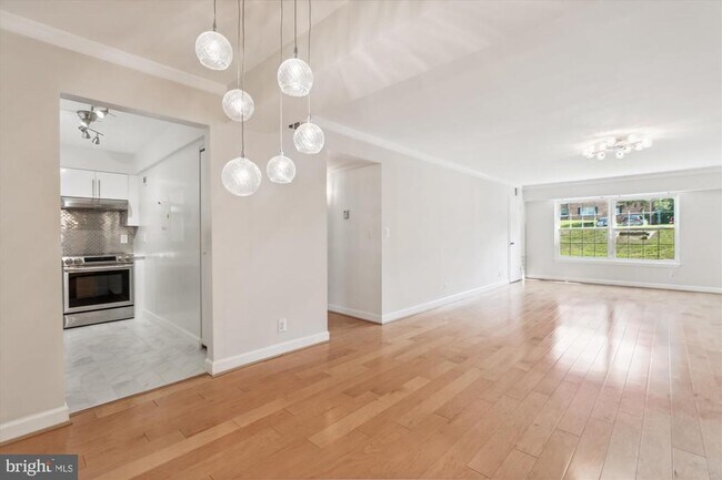 Building Photo - 7621 Tremayne Pl