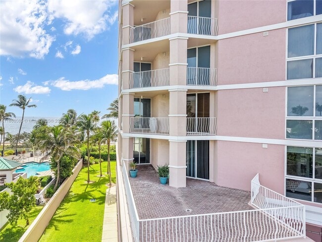 Building Photo - 1460 S Ocean Blvd