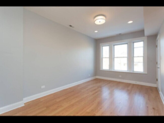 Building Photo - 2321 W Fullerton Ave