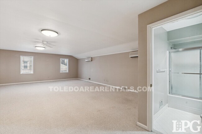 Building Photo - 3835 Hillandale Rd
