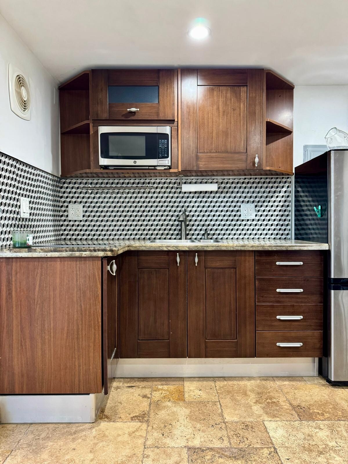 Building Photo - 2542 Monroe St