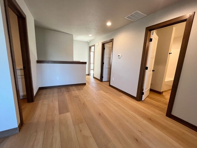 Building Photo - Newly Built 4 Bed/2.5 Bath Townhome in Aspen Ridge!