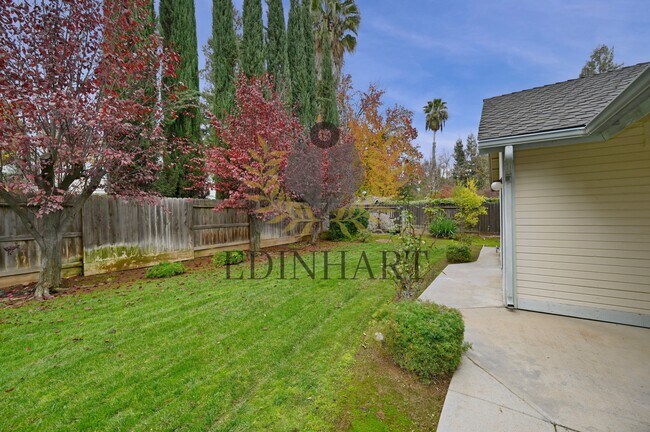 Building Photo - 6447 N Vagedes Ave