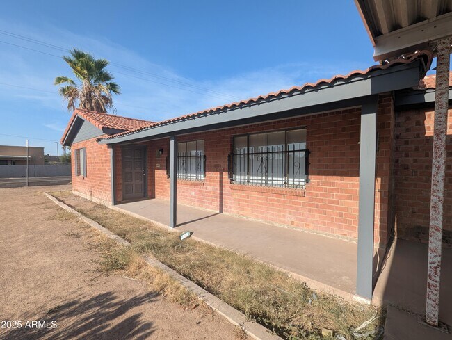 Primary Photo - 1128 N Coolidge Ave