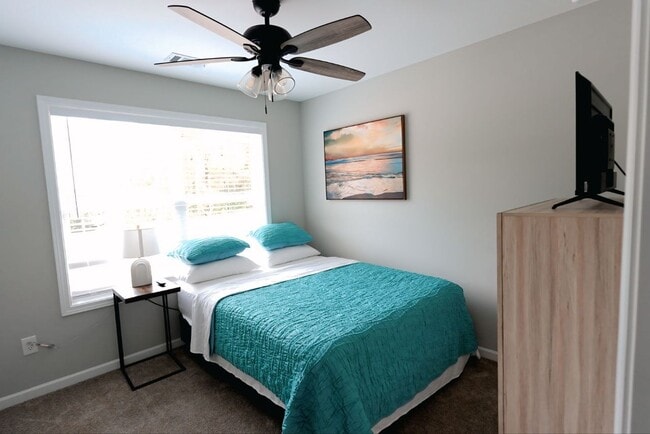 Building Photo - 210 Brittany Pointe Ln