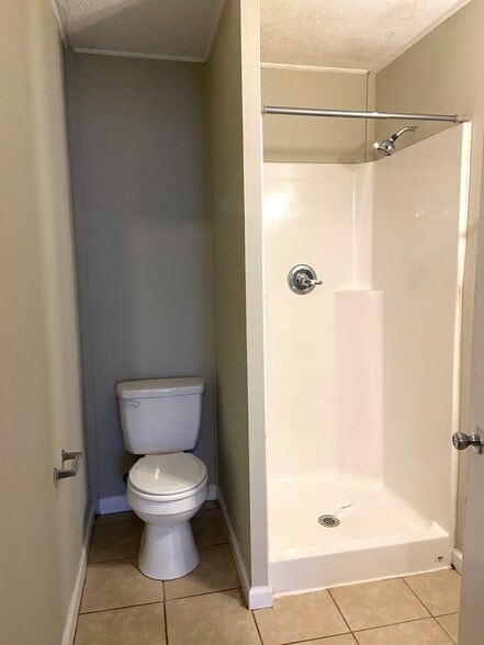 Building Photo - 921 Garywood Pl