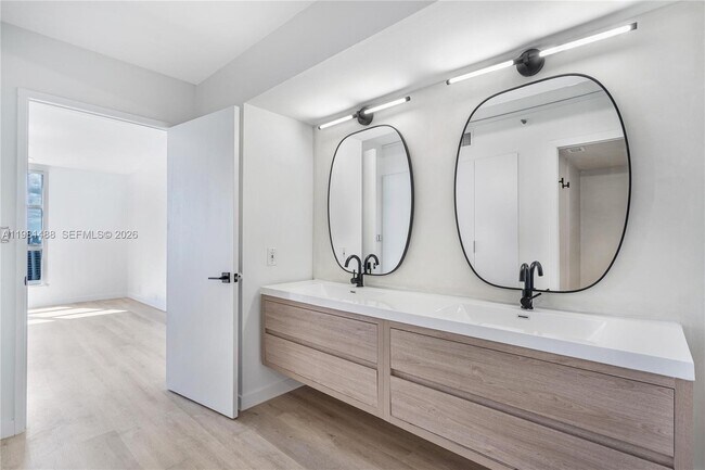 Building Photo - 19101 NE 36th Pl