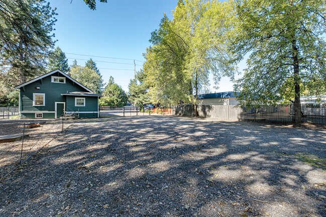 Building Photo - 2330 SW 170th Ave