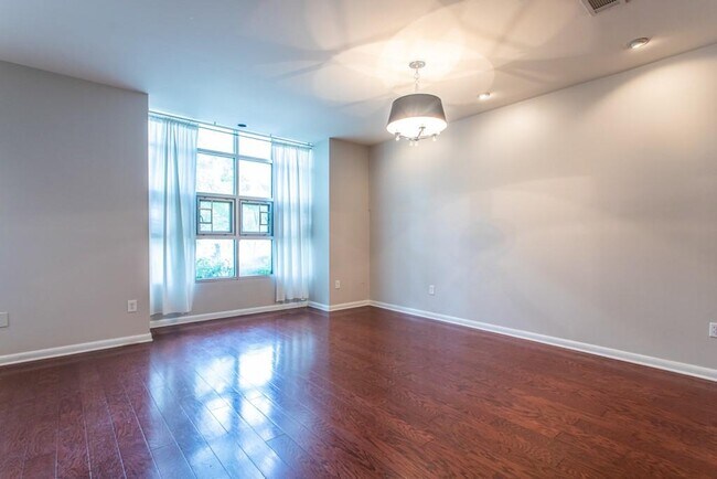 Building Photo - 1214 Cleburne Ave NE