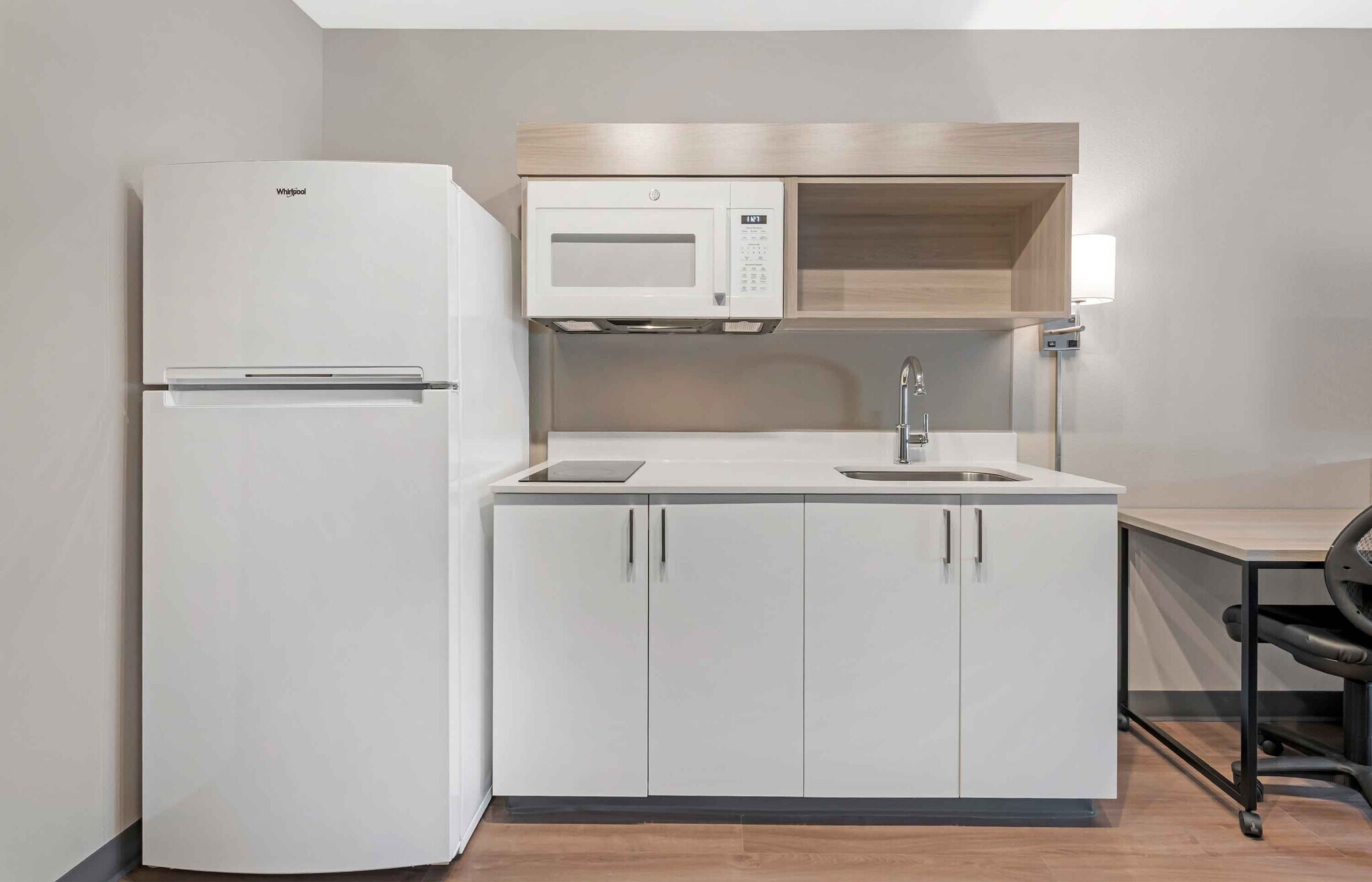 Building Photo - Furnished Studio-Wildwood