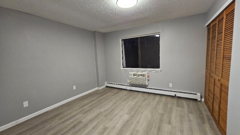 Building Photo - 266 High Path Rd