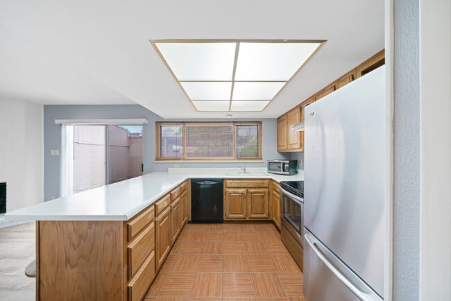 Building Photo - 10958 Crown Park