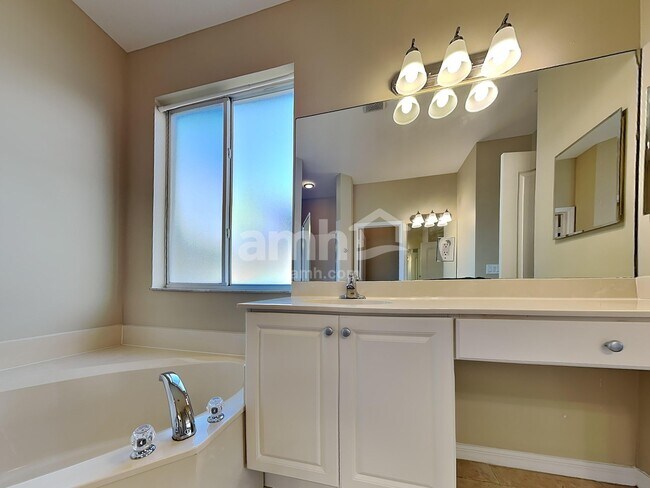 Building Photo - 9573 SW Flowermound Cir