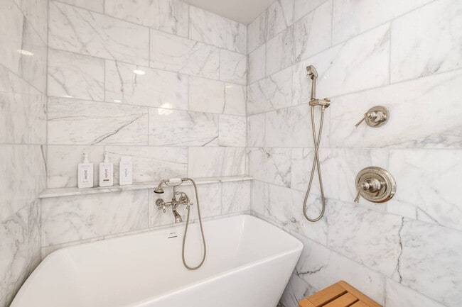 Building Photo - 1326 Broadway-SI ID1324946P