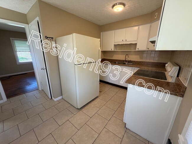 Building Photo - 3 Bed 1 Bath Home