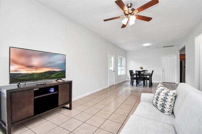 Building Photo - 8106 Rhobell St