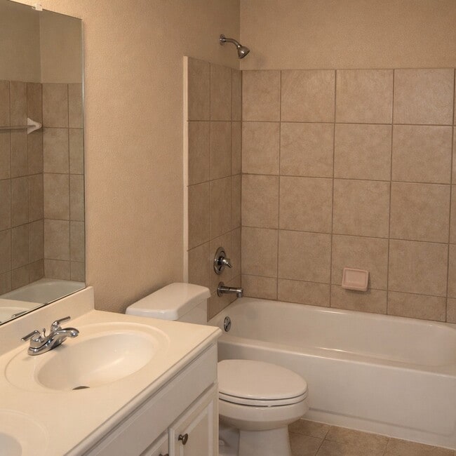 Building Photo - 5011 Forest Hurst Glen