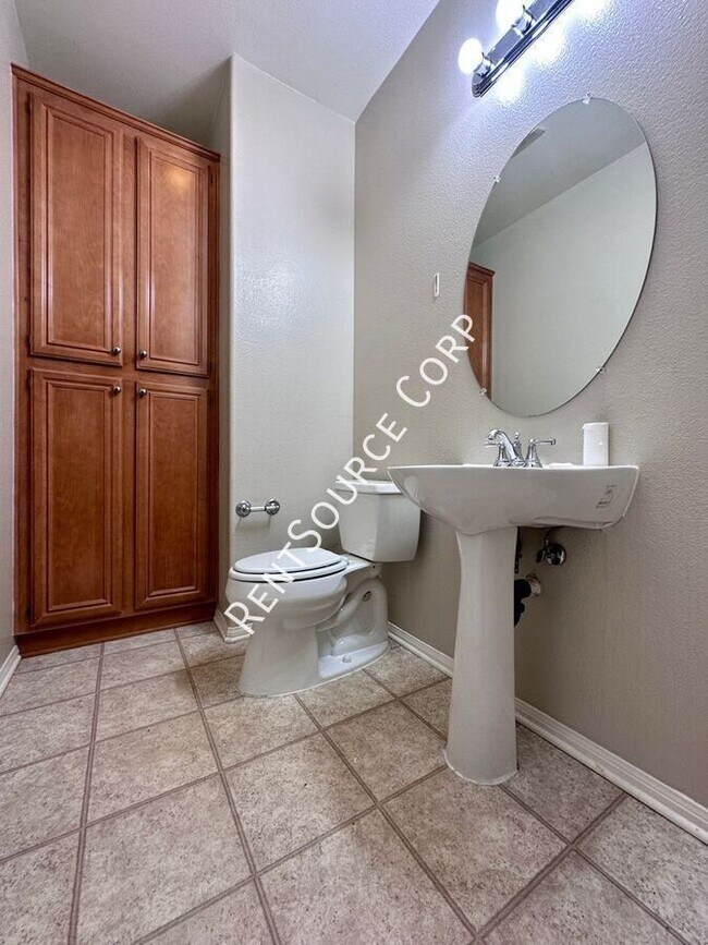 Building Photo - 28479 Falcon Crest Dr