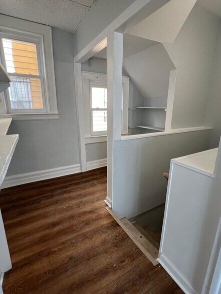 Building Photo - 55 Schley St