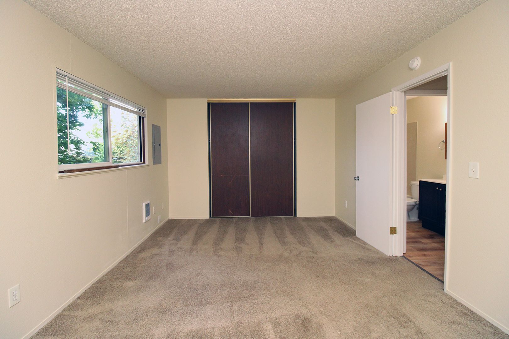 Building Photo - 5704 SW Beaverton Hillsdale Hwy