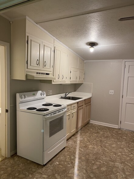 Building Photo - 298 Persimmon St