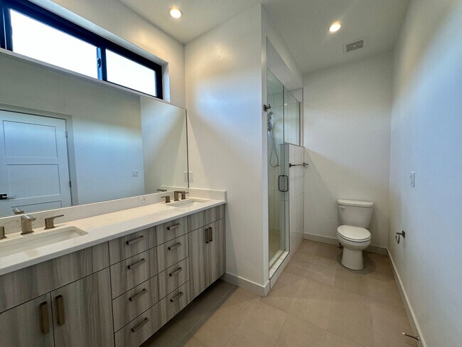Building Photo - 4757 Kona Dr