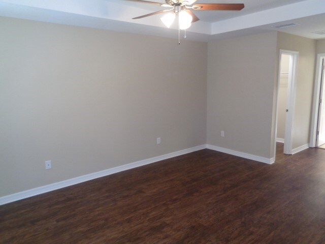 Building Photo - 302 Lisa Ann Ct