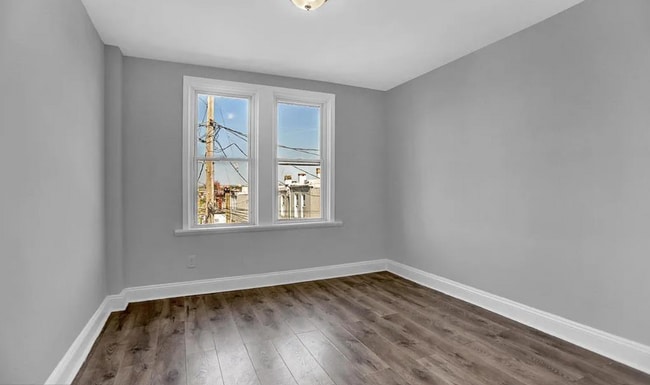 Building Photo - Townhome available in a convenient location.