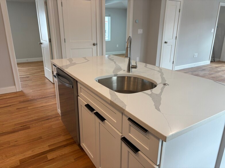 Building Photo - 255 Salem St