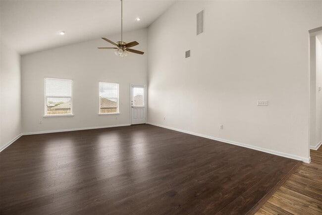 Building Photo - 404 Pentire Way