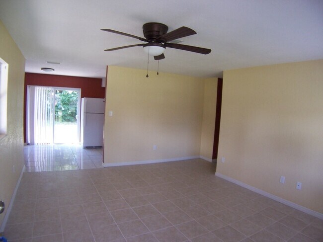 Building Photo - Three-Bedroom Home Near the Chain of Lakes