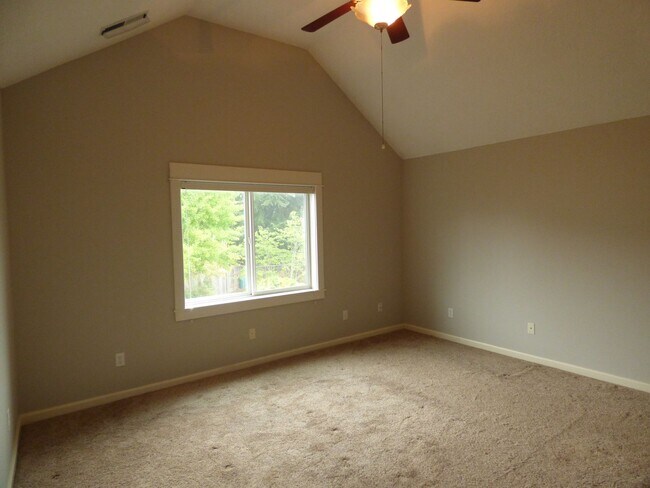 Building Photo - Rent Special: 1/2 Off First Full Month's Rent