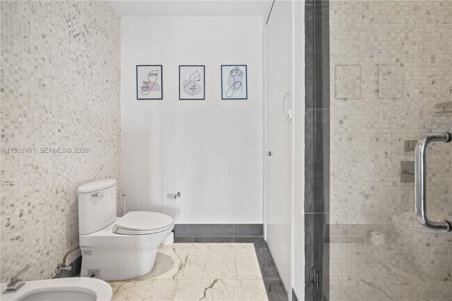 Building Photo - 200 Biscayne Blvd Way