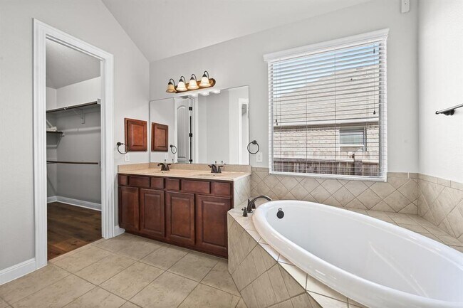 Building Photo - 645 Clear Springs Hollow