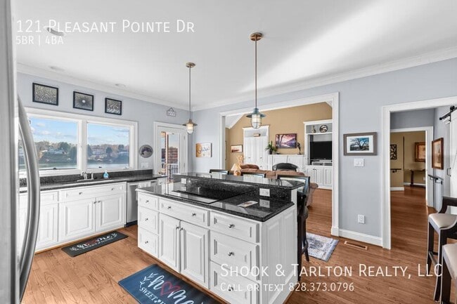 Building Photo - 121 Pleasant Point Dr