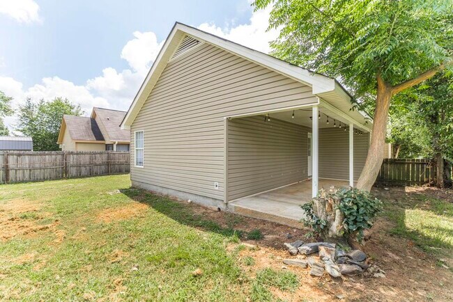 Building Photo - 103 Country Cove