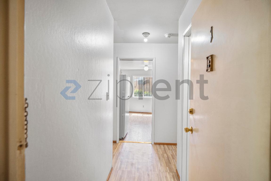 Building Photo - Unit 1