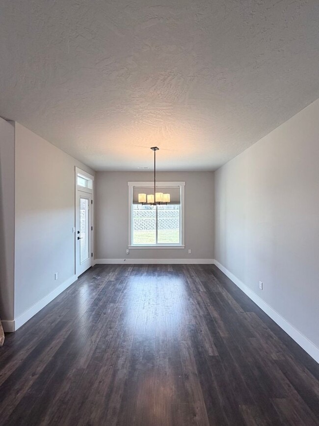 Building Photo - Gorgeous Craftsman Home- 5 bed, 3 Full Bath- Includes Landscaping!