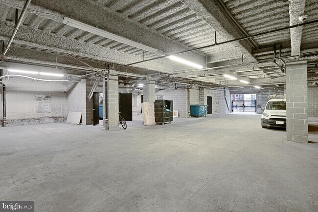 Building Photo - 412 S 13th St