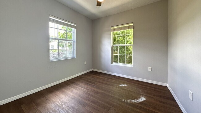 Building Photo - 425 F St