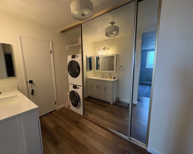 Building Photo - Ventura Living Made Easy – Updated 2 Bed Condo