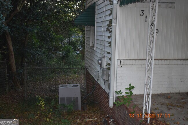 Building Photo - 3189 Somerset Dr