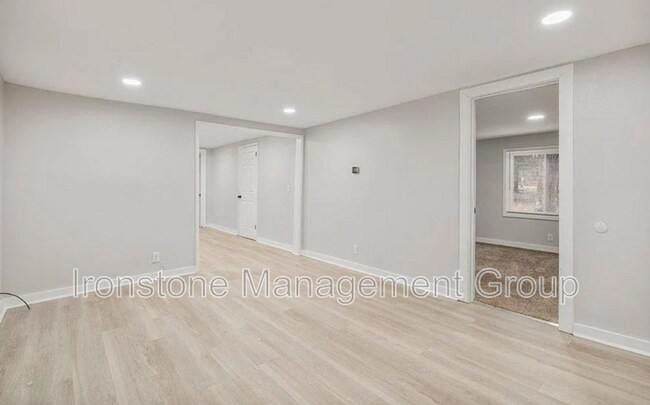 Building Photo - 1103 N Franklin Ave