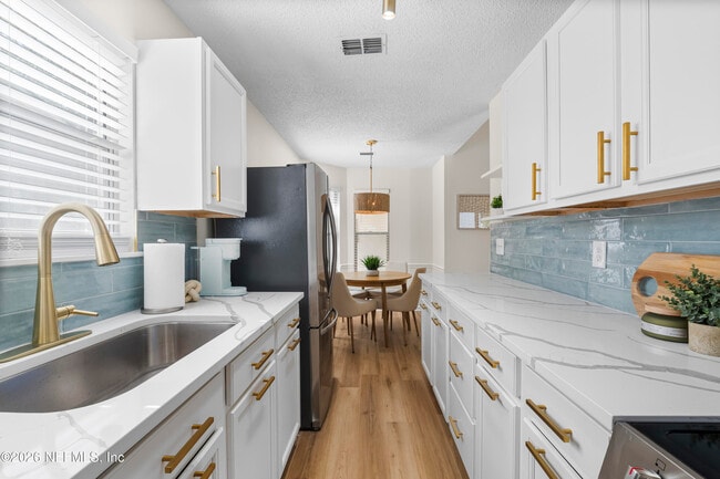 Building Photo - 1105 Mimosa Cove Ct W