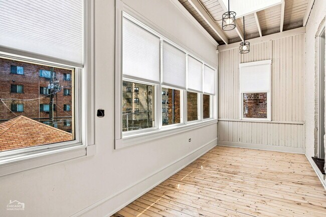 Building Photo - 5829 N Kenmore Ave
