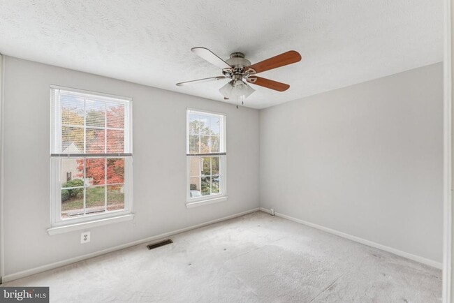 Building Photo - 1581 Woodcrest Dr