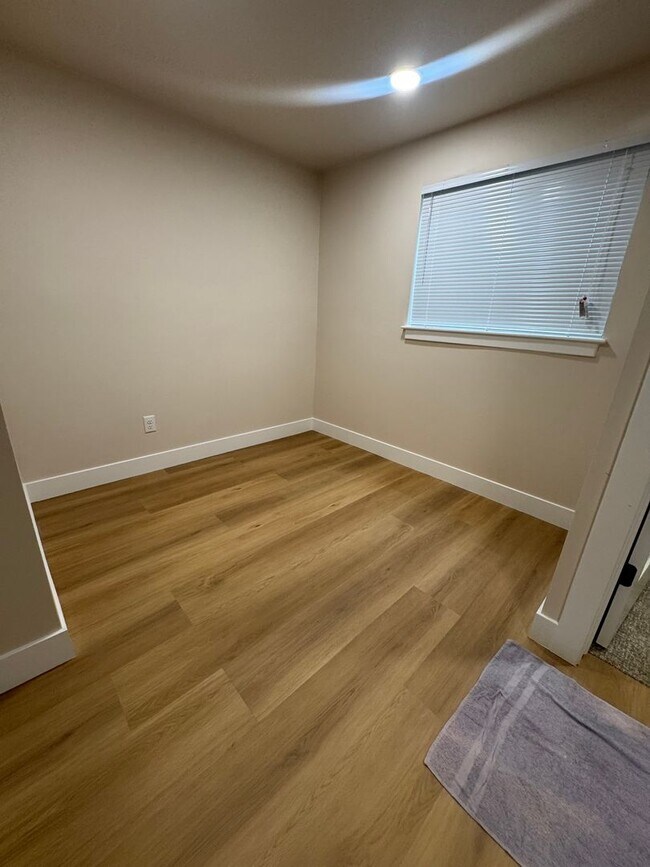 Building Photo - Beautiful Cottonwood Heights Duplex!