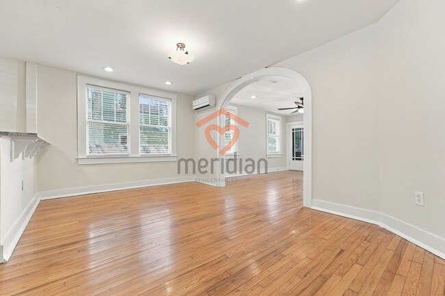 Building Photo - 135 1/2 Wentworth Street