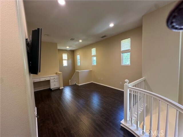 Building Photo - 351 Tall Oak